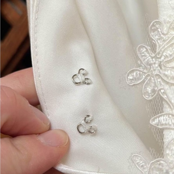 Beautiful new Wedding dress with tags - Picture 7 of 11